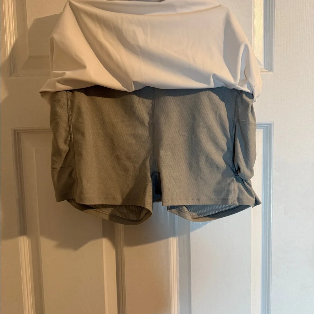 Vuori Women's White Tennis Skirt - Picture 3 of 5